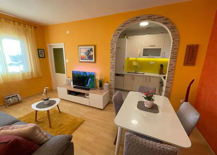 House Vacation With Pool,three Rooms,near Sibenik Planjane