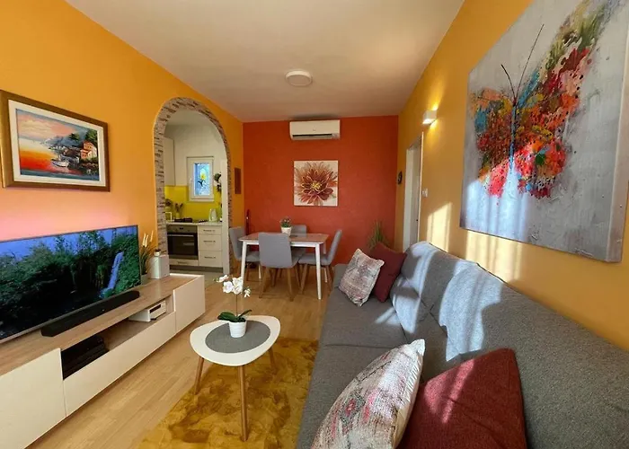 House Vacation With Pool,three Rooms,near Sibenik Planjane